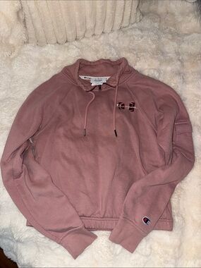 Champion woman’s  Dusty Rose Crewneck Pullover